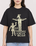 Mockup Boxy Heavyweight Tee Black female close-up 03