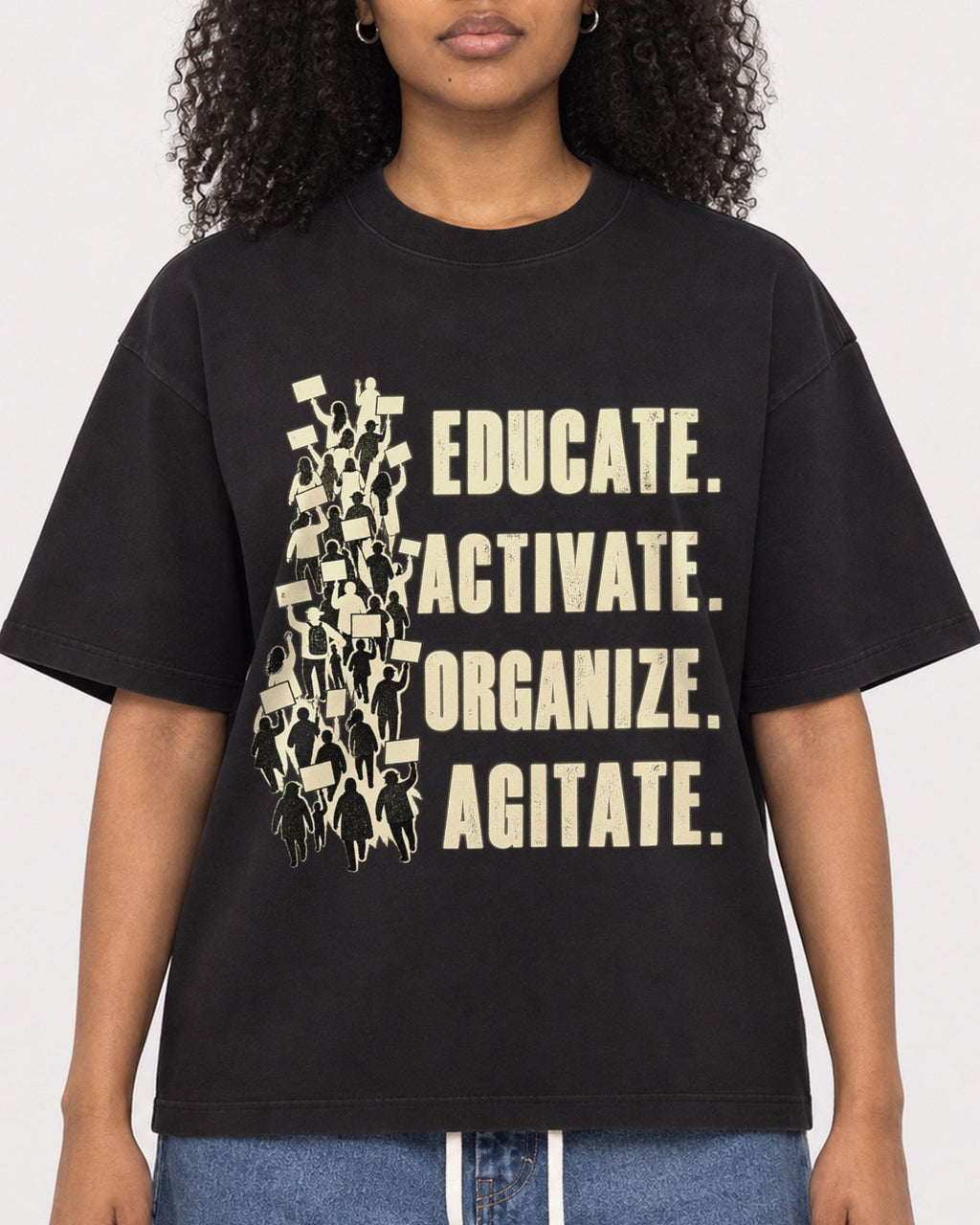Mockup Boxy Heavyweight Tee Black female close-up 05