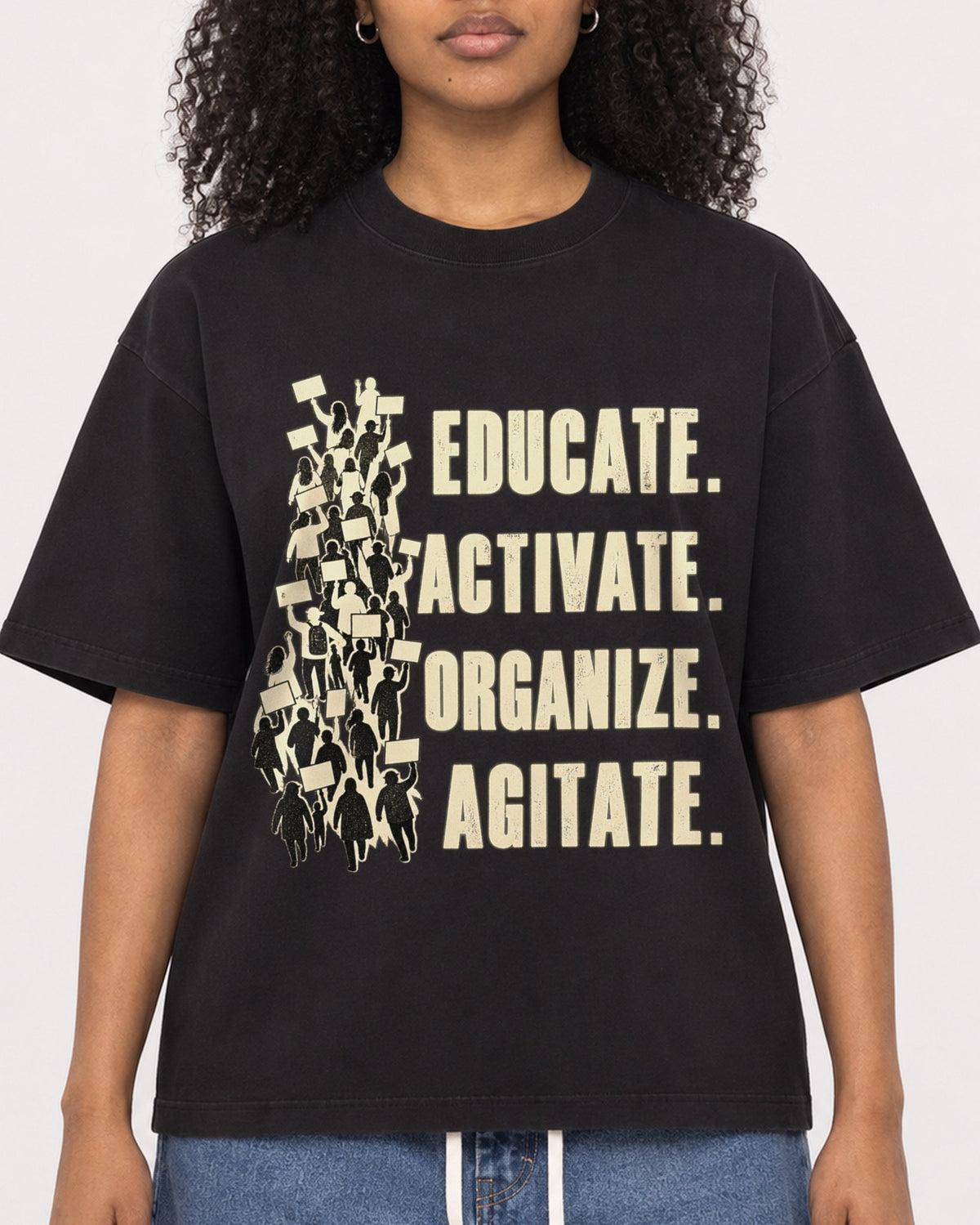 Mockup Boxy Heavyweight Tee Black female close-up 05