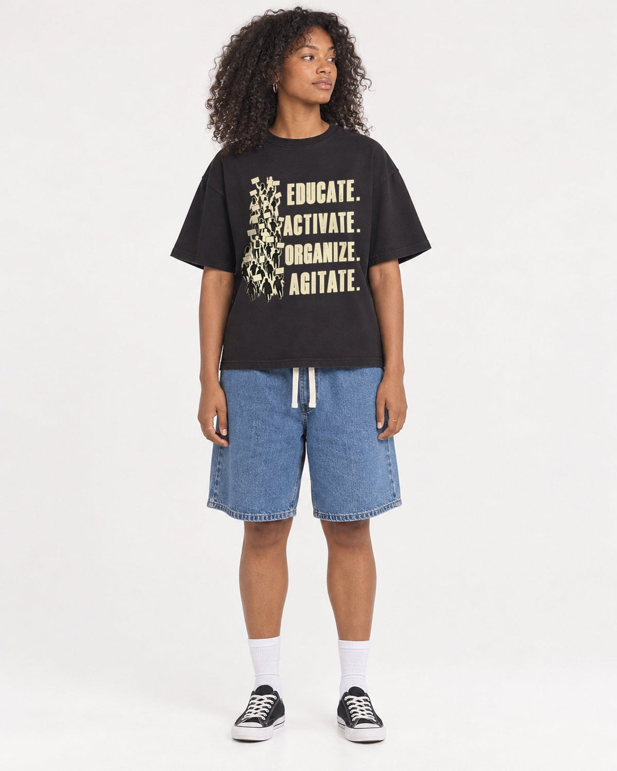 Mockup Boxy Heavyweight Tee Black female full-body 05