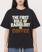 Mockup Boxy Heavyweight Tee Black female close-up 01