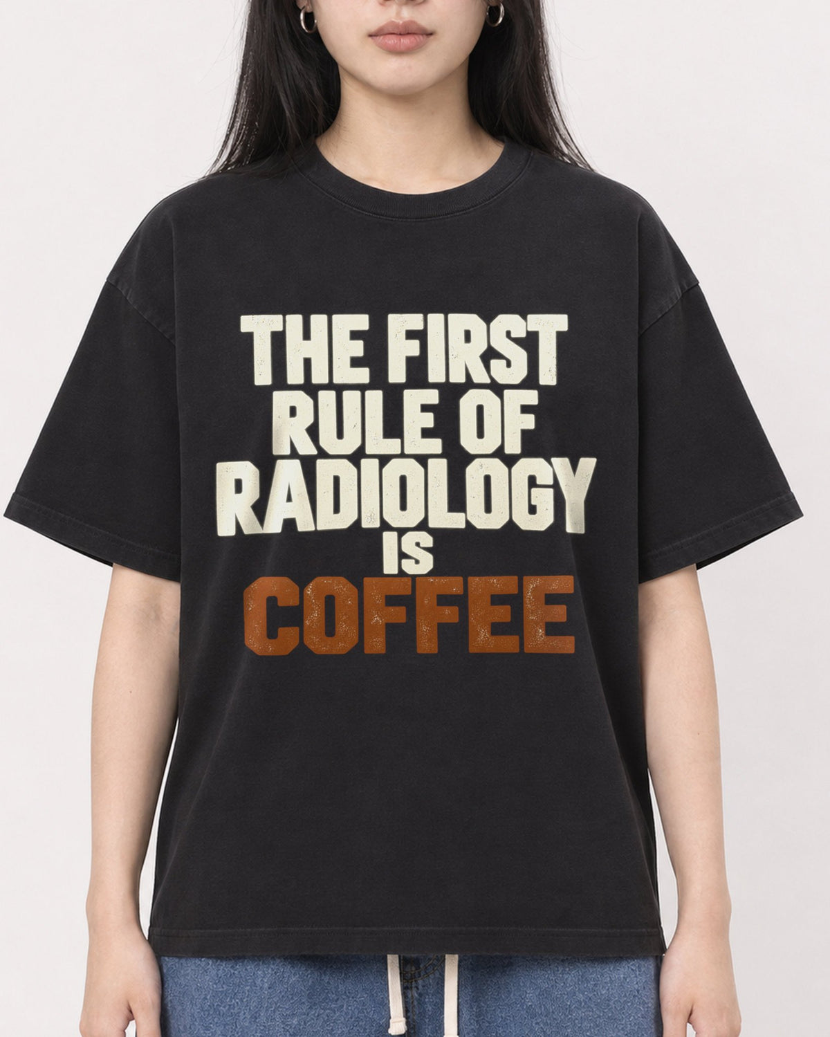 Mockup Boxy Heavyweight Tee Black female close-up 01