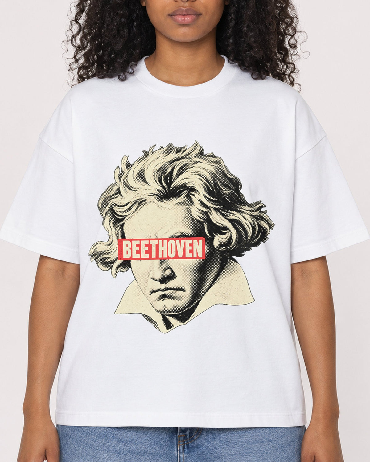 Mockup Boxy Heavyweight Tee White female close-up 05