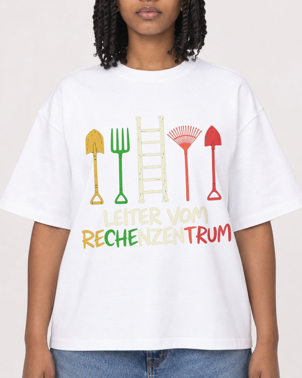 Mockup Boxy Heavyweight Tee White female close-up 15
