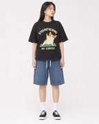 Mockup Boxy Heavyweight Tee Black female full-body 01