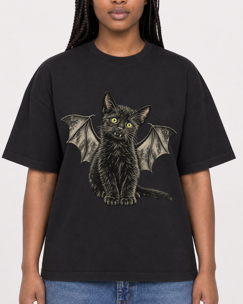Mockup Boxy Heavyweight Tee Black female close-up 04