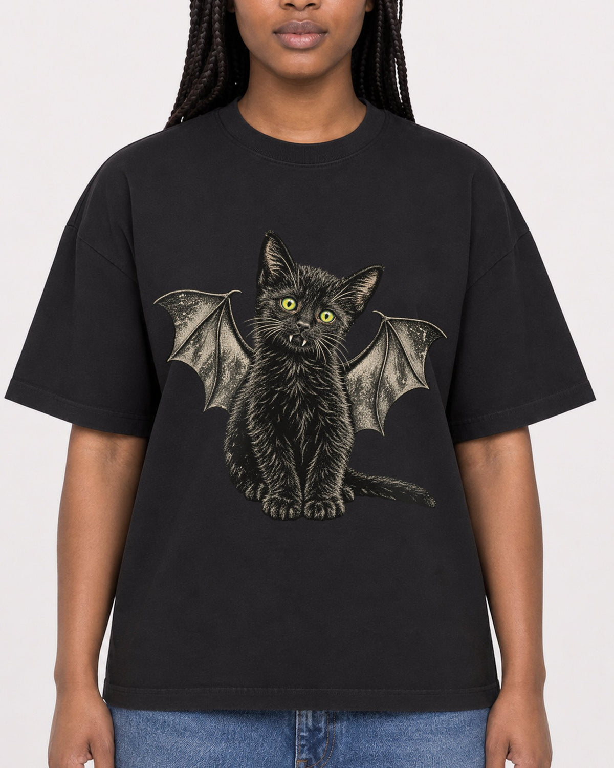 Mockup Boxy Heavyweight Tee Black female close-up 04