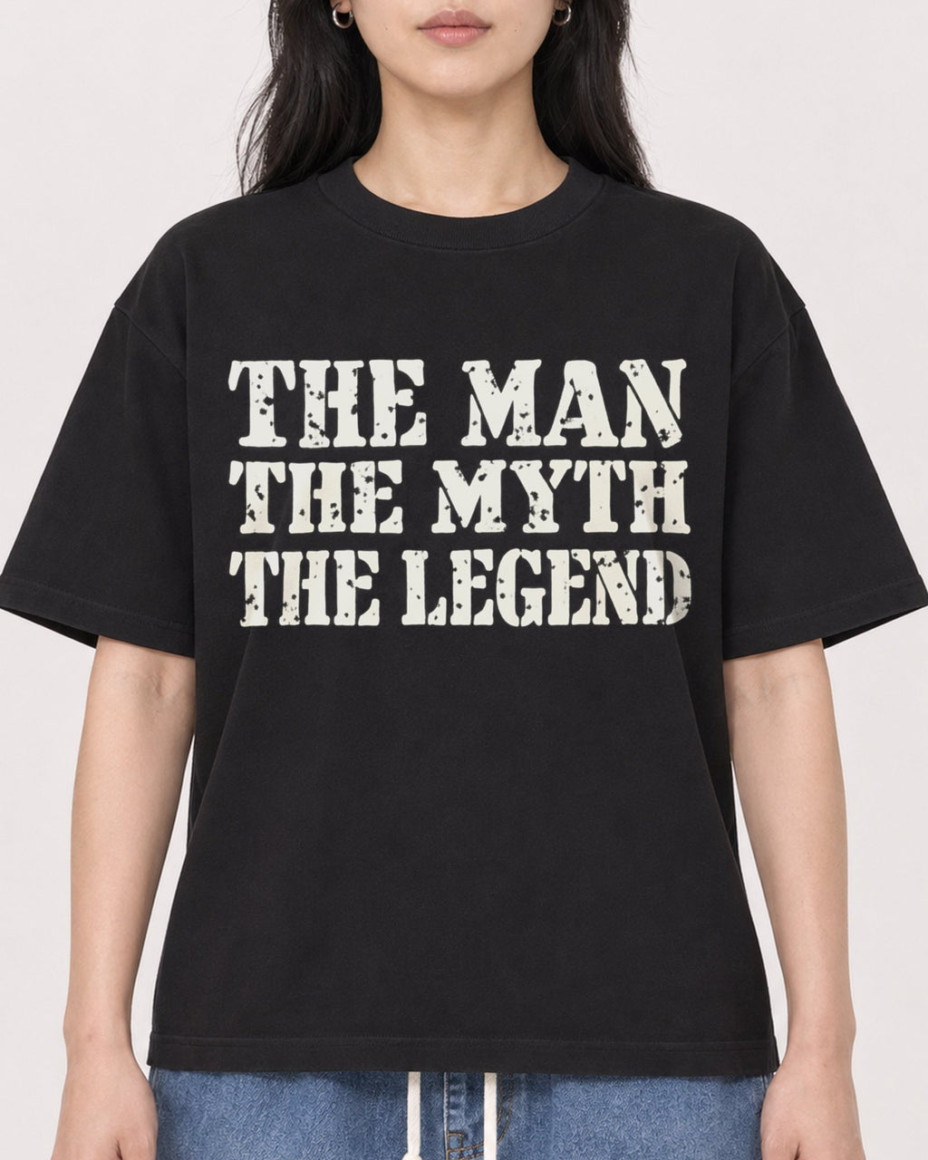 Mockup Boxy Heavyweight Tee Black female close-up 13