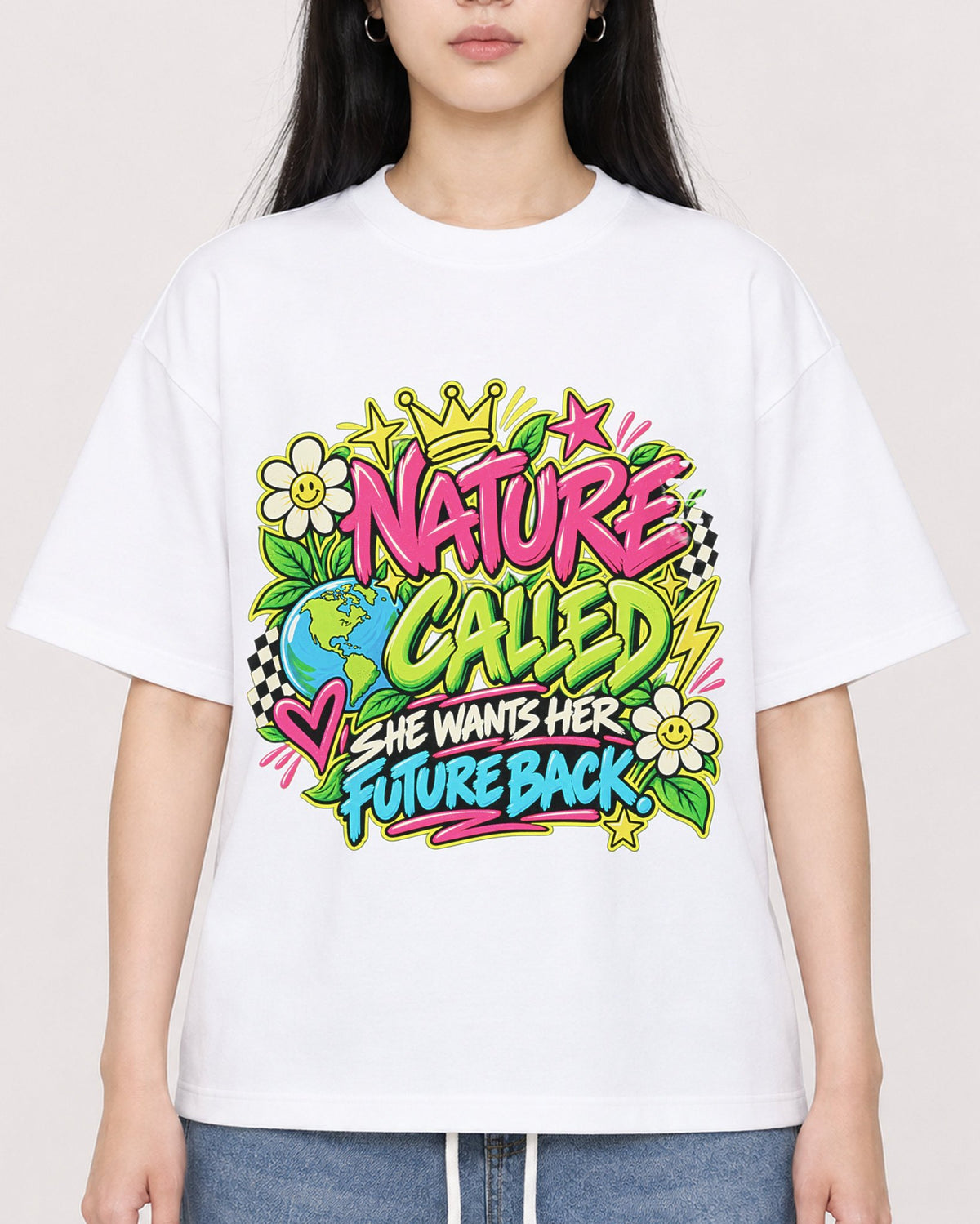 Mockup Boxy Heavyweight Tee White female close-up 01