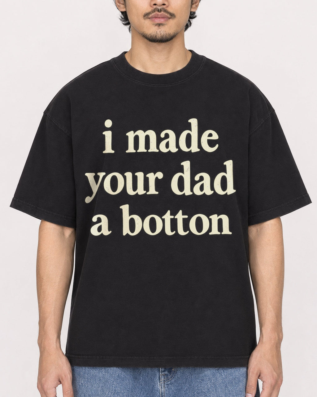 Mockup Boxy Heavyweight Tee Black male close-up 02