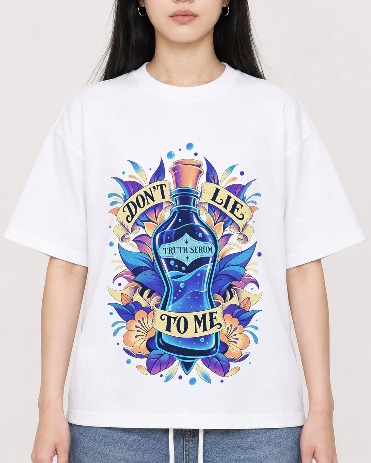 Mockup Boxy Heavyweight Tee White female close-up 01