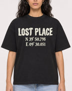 Mockup Boxy Heavyweight Tee Black female close-up 07