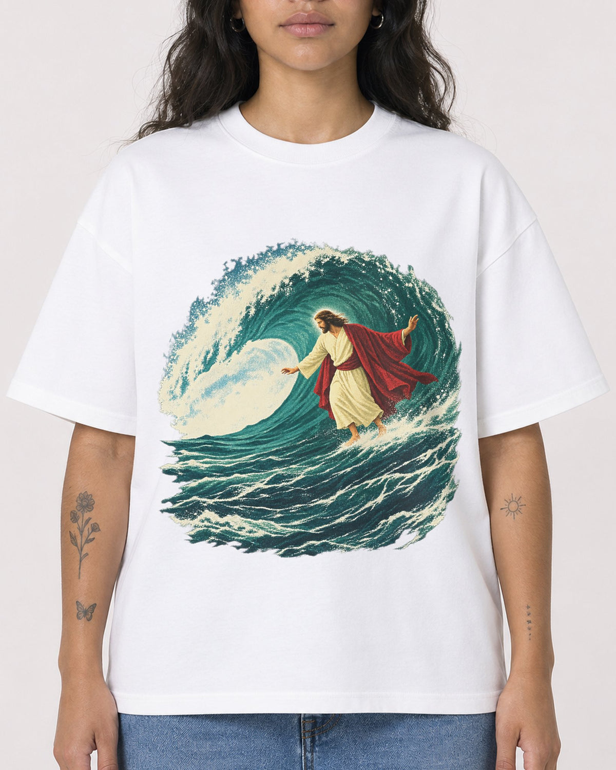 Mockup Boxy Heavyweight Tee White female close-up 30