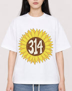 Mockup Boxy Heavyweight Tee White female close-up 01