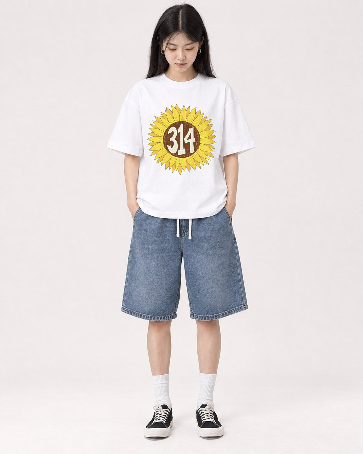 Mockup Boxy Heavyweight Tee White female full-body 01