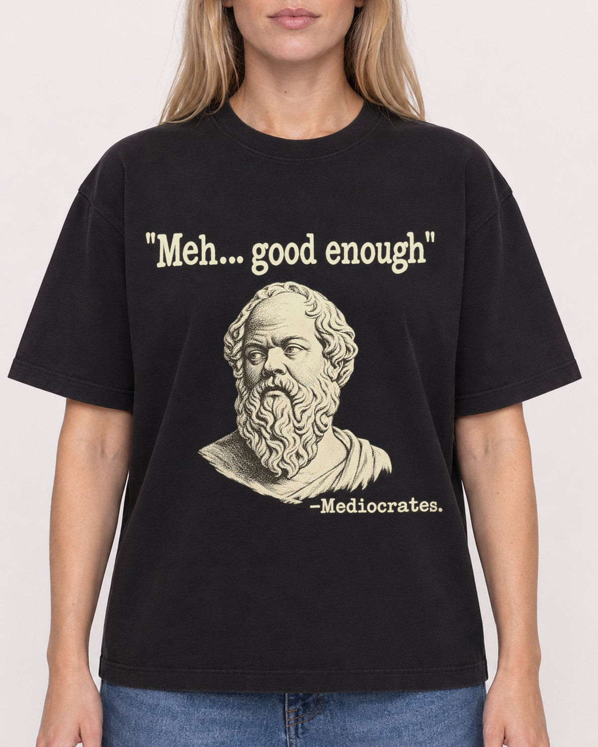 Mockup Boxy Heavyweight Tee Black female close-up 08