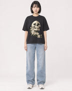 Mockup Boxy Heavyweight Tee Black female full-body 11