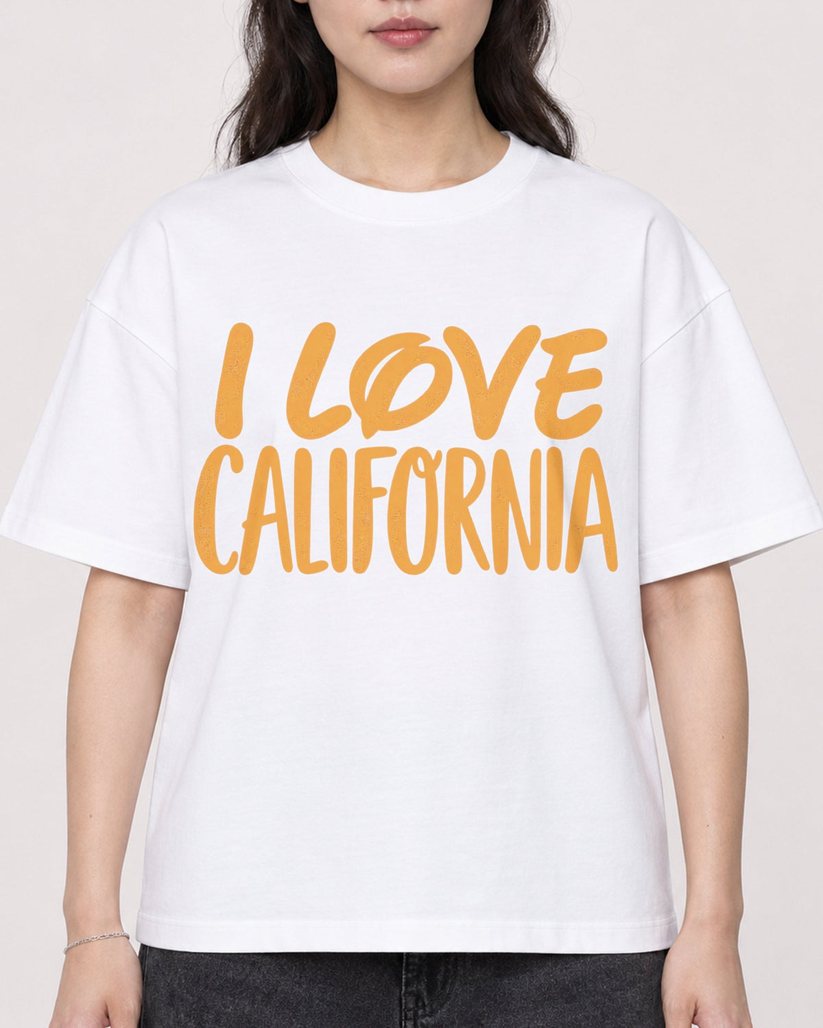 Mockup Boxy Heavyweight Tee White female close-up 03
