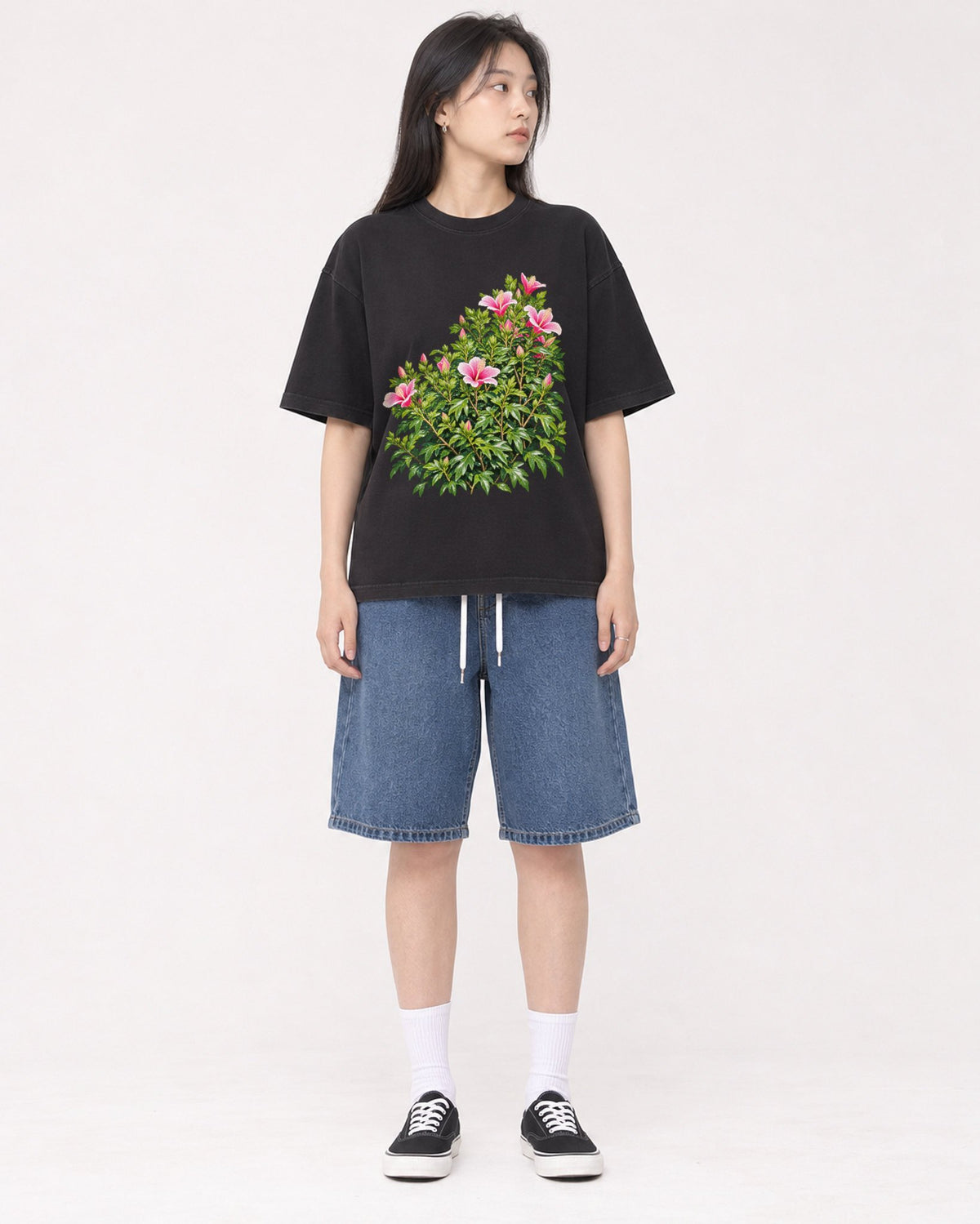 Mockup Boxy Heavyweight Tee Black female full-body 01