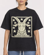 Mockup Boxy Heavyweight Tee Black female close-up 17