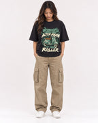 Mockup Boxy Heavyweight Tee Black female full-body 02