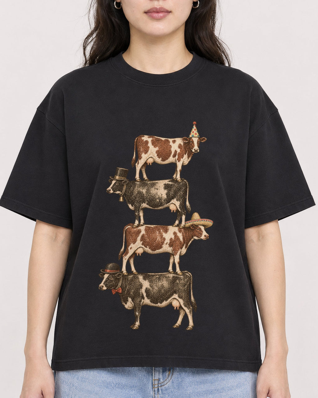 Mockup Boxy Heavyweight Tee Black female close-up 03