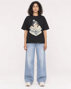 Mockup Boxy Heavyweight Tee Black female full-body 27