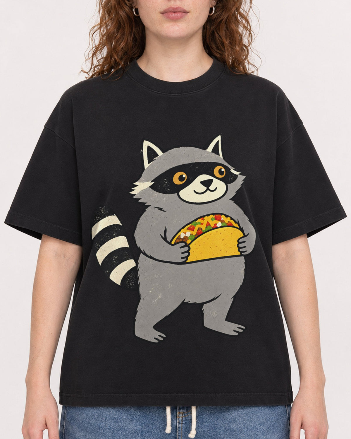 Mockup Boxy Heavyweight Tee Black female close-up 09