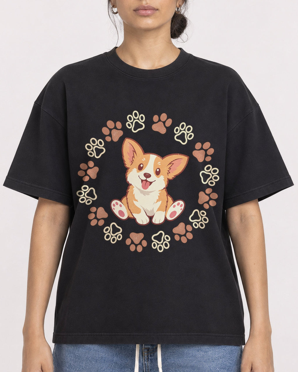 Mockup Boxy Heavyweight Tee Black female close-up 17