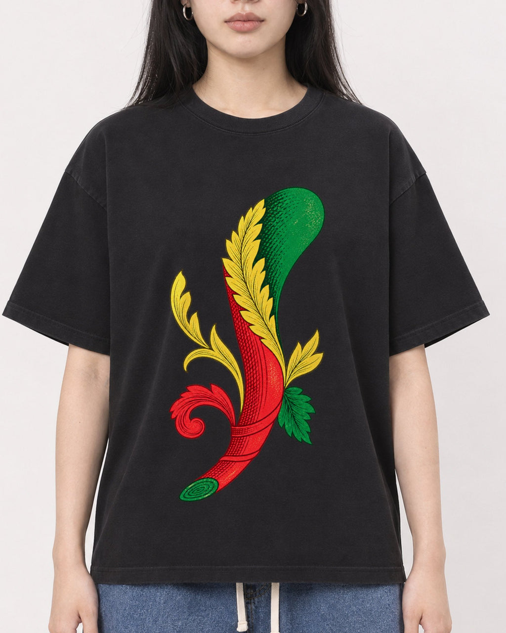 Mockup Boxy Heavyweight Tee Black female close-up 01