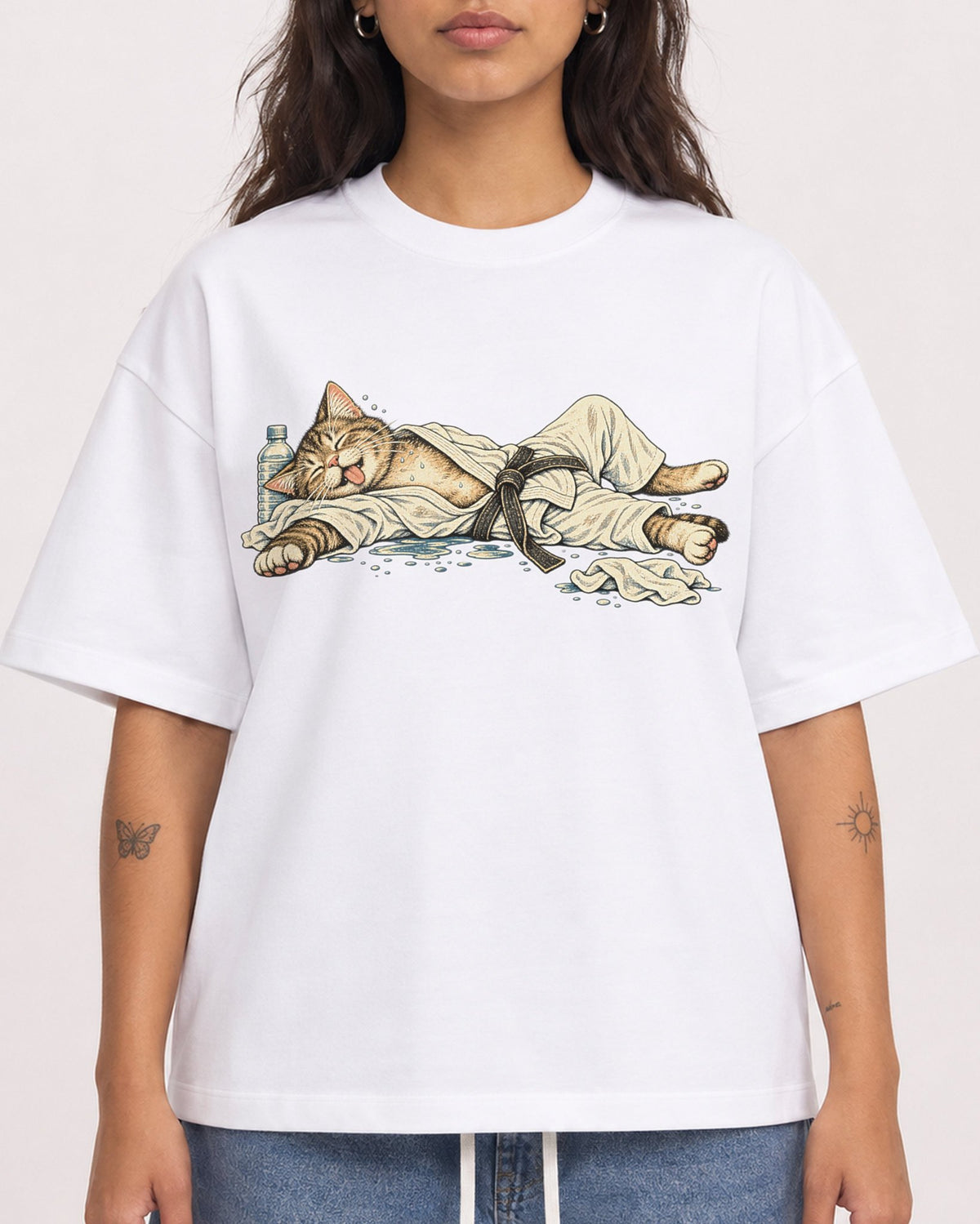 Mockup Boxy Heavyweight Tee White female close-up 06