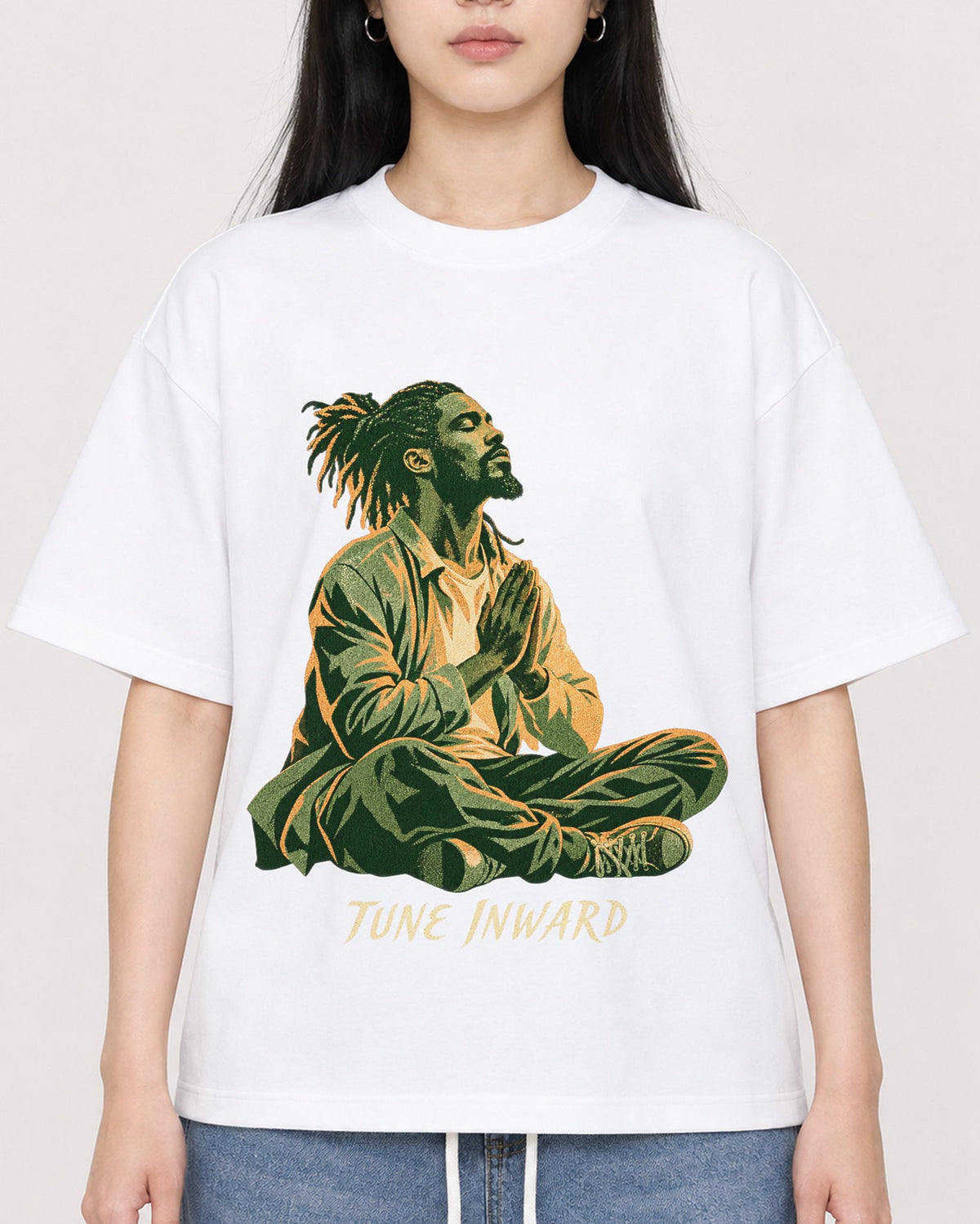 Mockup Boxy Heavyweight Tee White female close-up 01