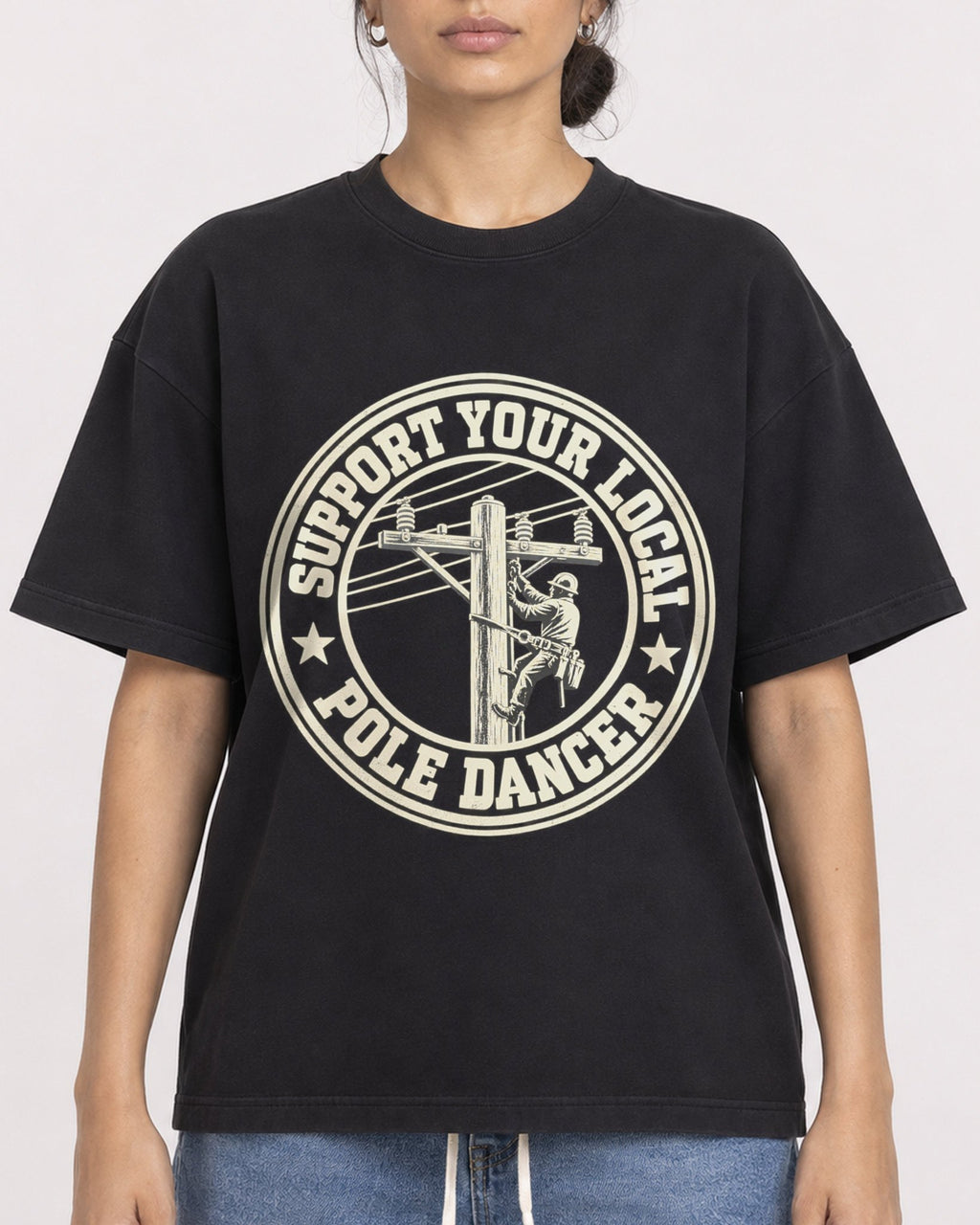 Mockup Boxy Heavyweight Tee Black female close-up 17