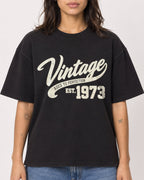 Mockup Boxy Heavyweight Tee Black female close-up 36