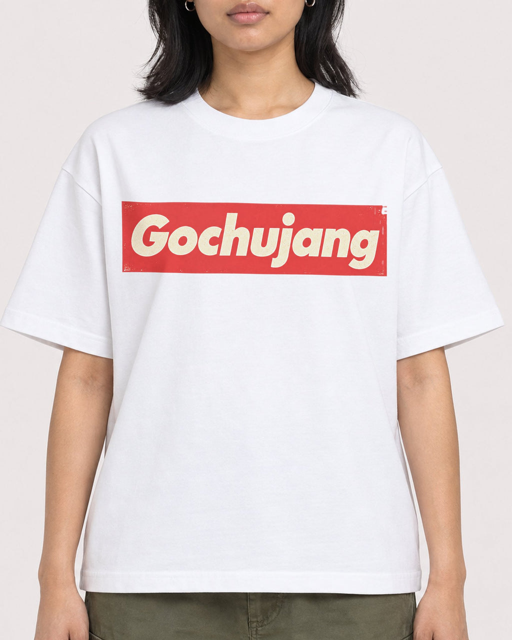 Mockup Boxy Heavyweight Tee White female close-up 22