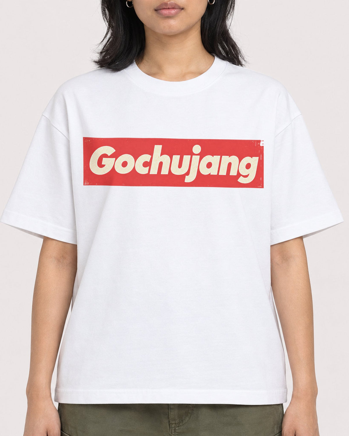 Mockup Boxy Heavyweight Tee White female close-up 22