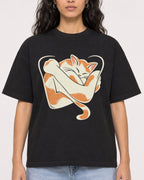 Mockup Boxy Heavyweight Tee Black female close-up 07