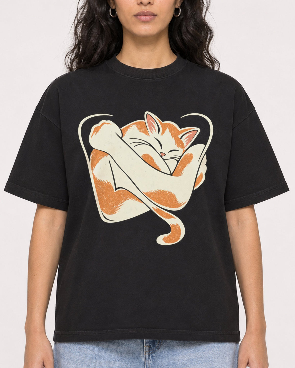 Mockup Boxy Heavyweight Tee Black female close-up 07