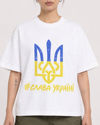 Mockup Boxy Heavyweight Tee White female close-up 12