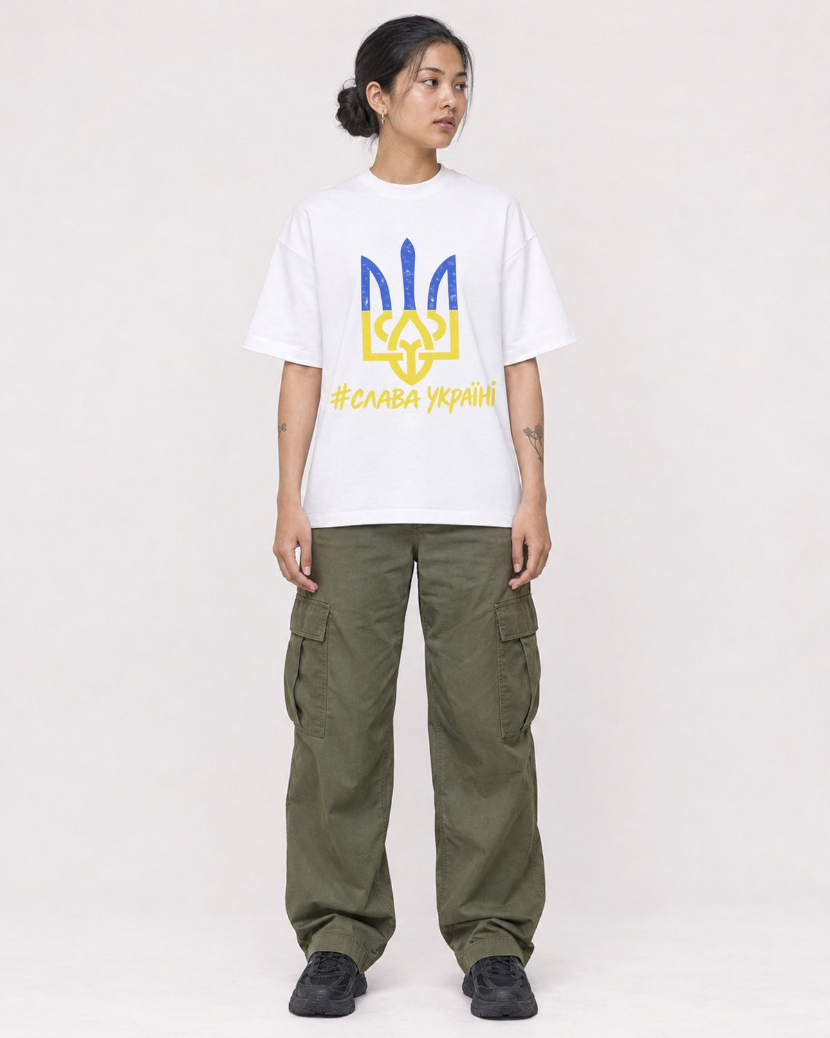 Mockup Boxy Heavyweight Tee White female full-body 12