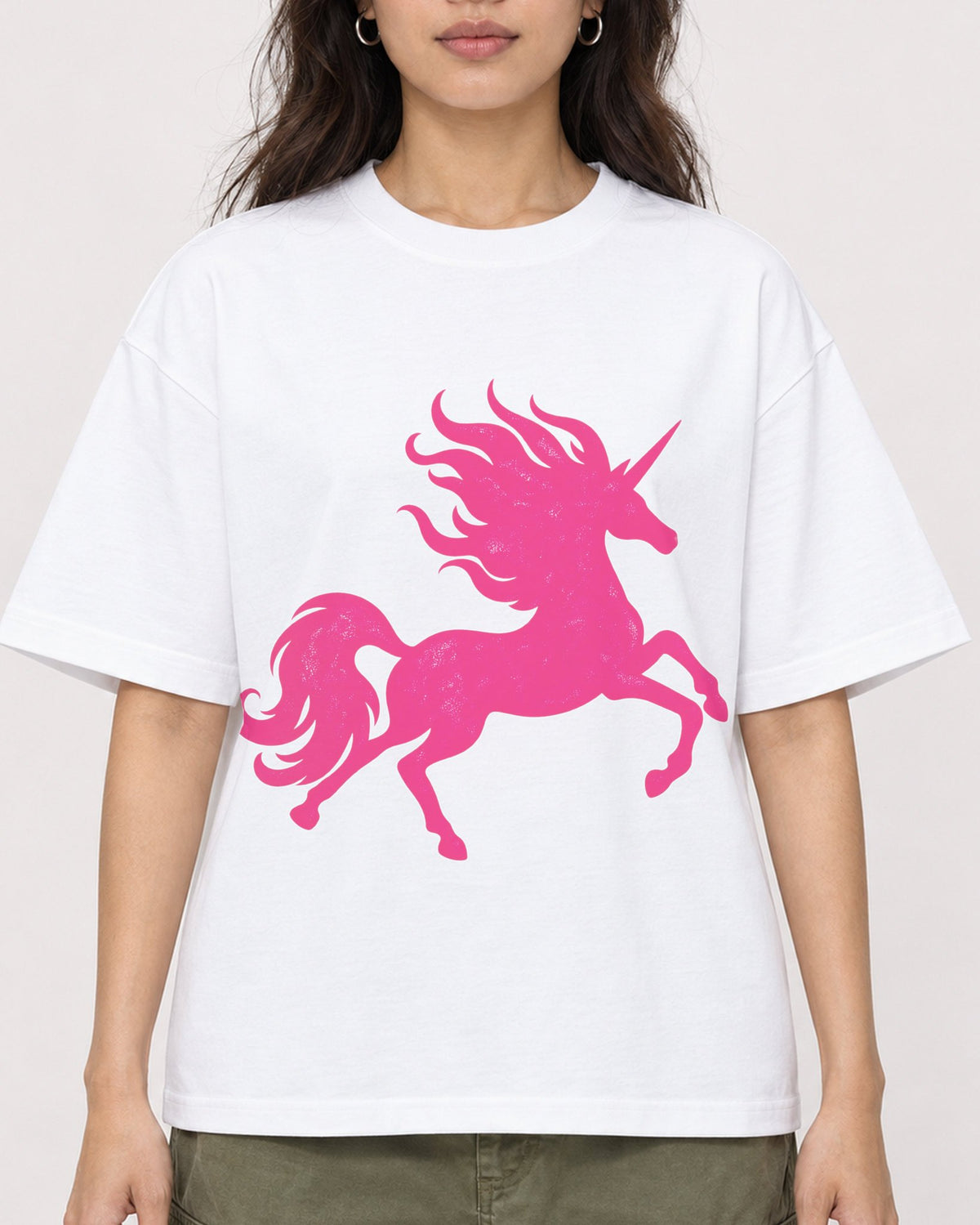 Mockup Boxy Heavyweight Tee White female close-up 02