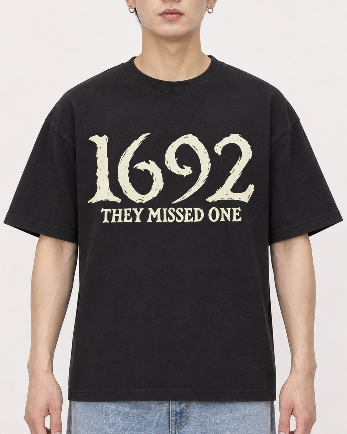 Mockup Boxy Heavyweight Tee Black male close-up 01