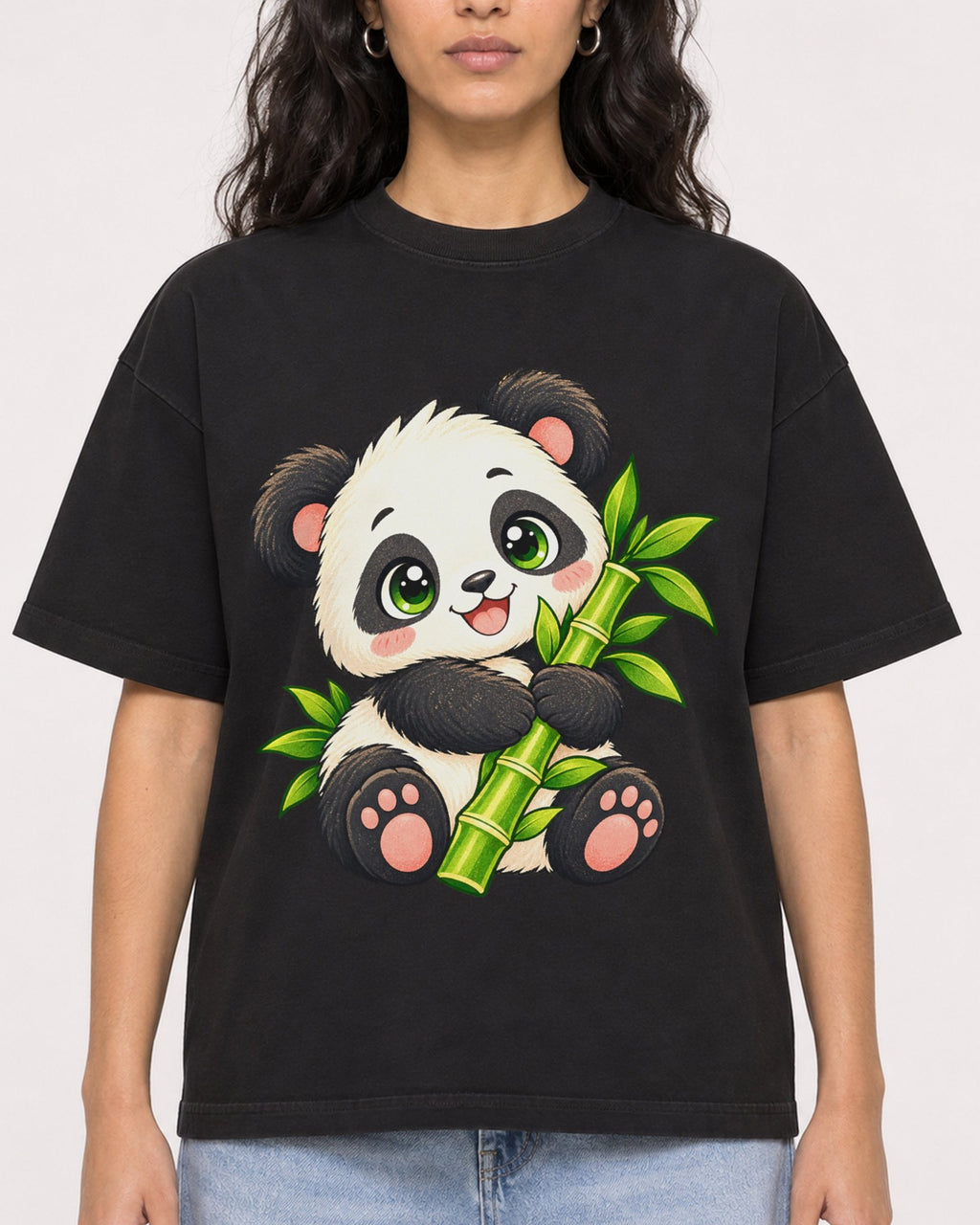 Mockup Boxy Heavyweight Tee Black female close-up 07