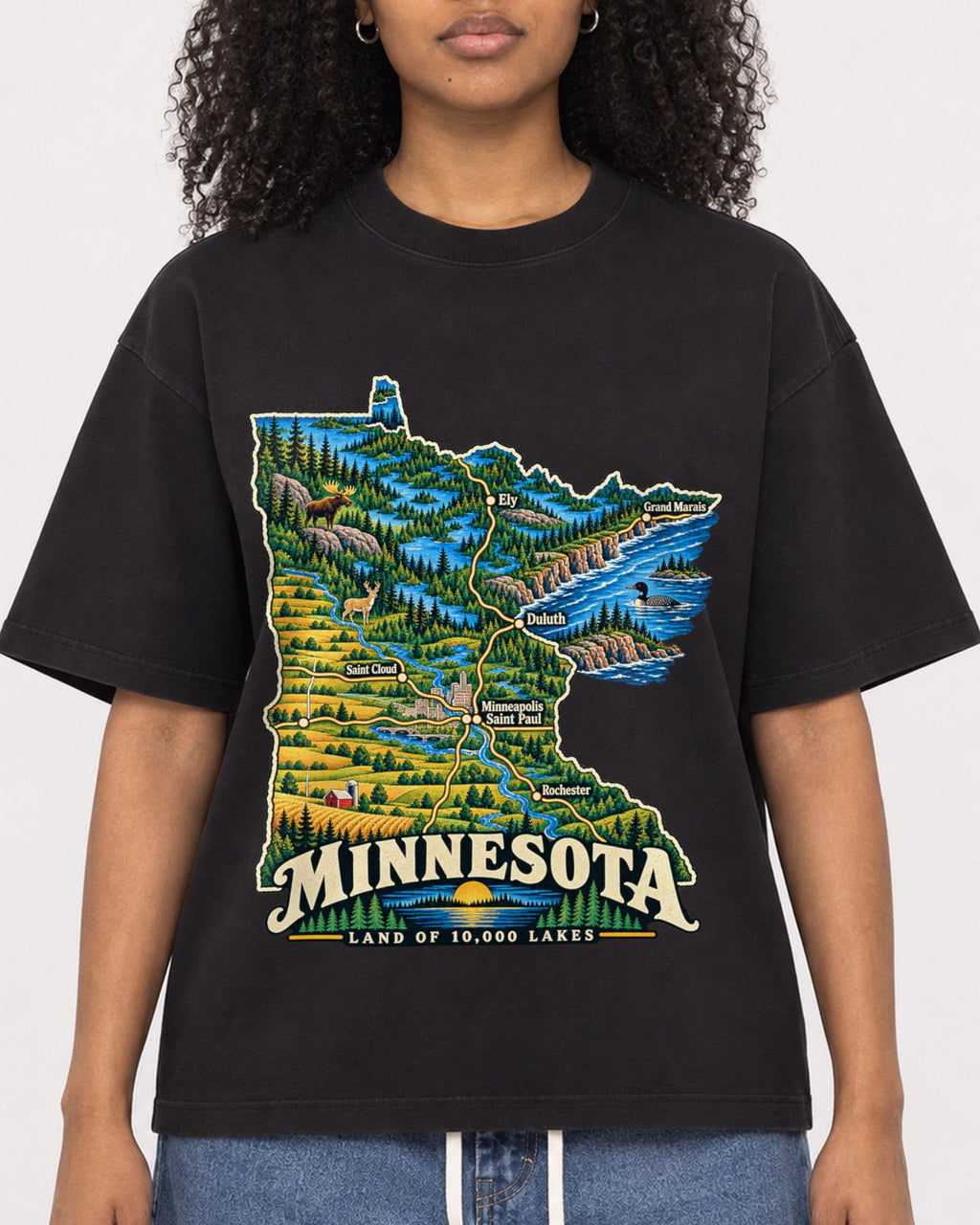 Mockup Boxy Heavyweight Tee Black female close-up 05