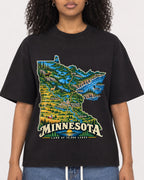 Mockup Boxy Heavyweight Tee Black female close-up 05