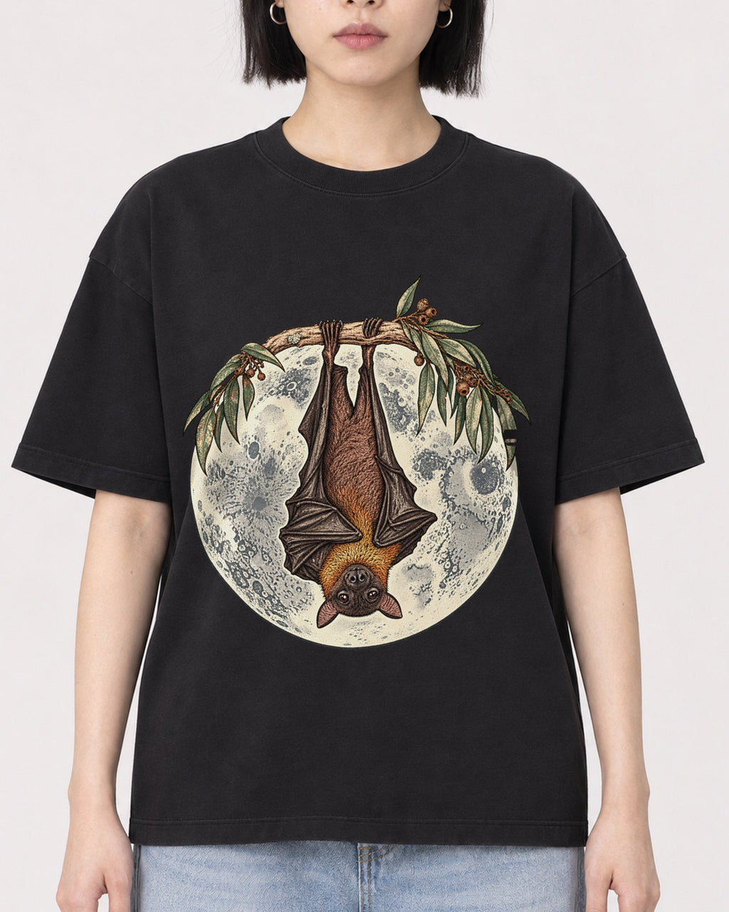 Mockup Boxy Heavyweight Tee Black female close-up 11