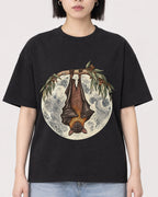 Mockup Boxy Heavyweight Tee Black female close-up 11