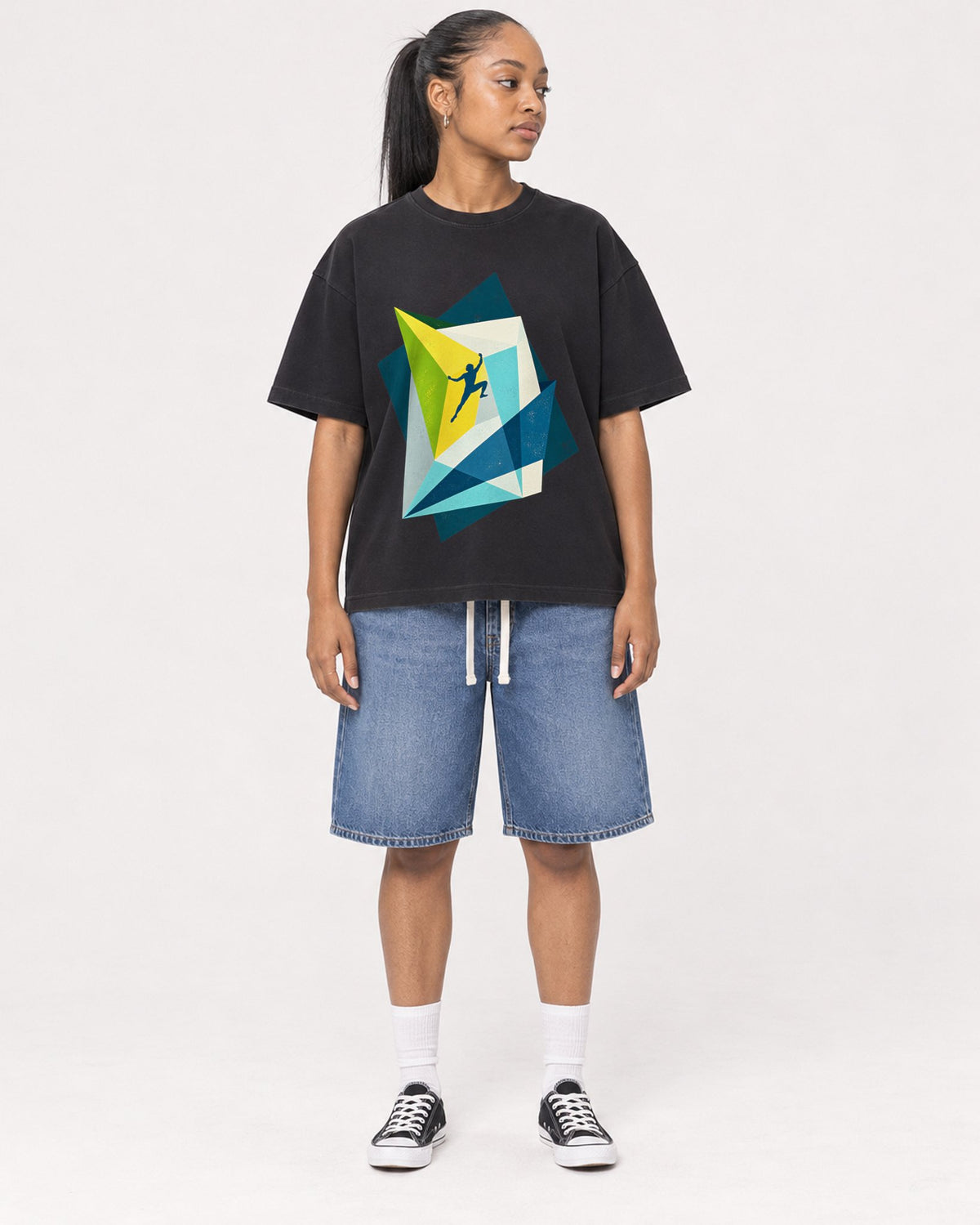 Mockup Boxy Heavyweight Tee Black female full-body 25