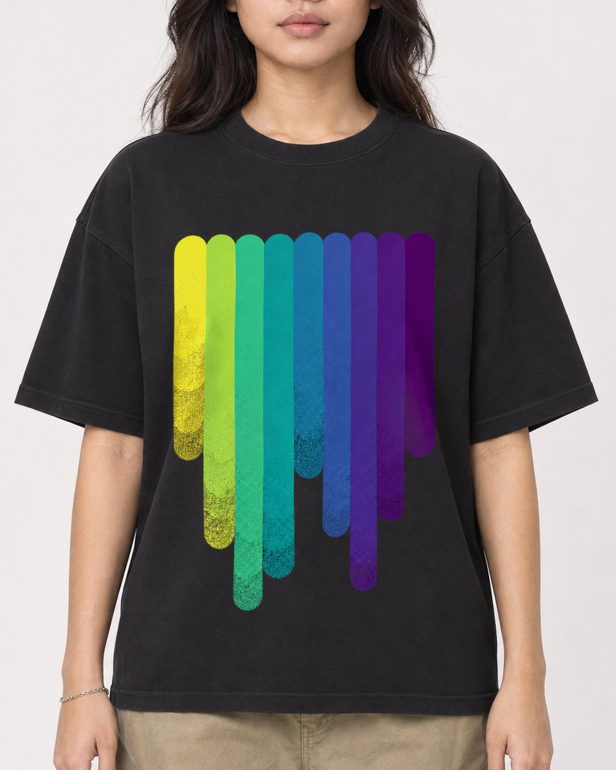 Mockup Boxy Heavyweight Tee Black female close-up 02