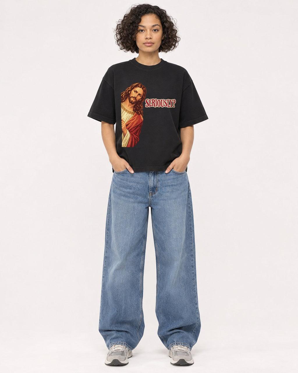 Mockup Boxy Heavyweight Tee Black female full-body 40